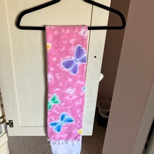 Cozy little pink scarf, quite soft.